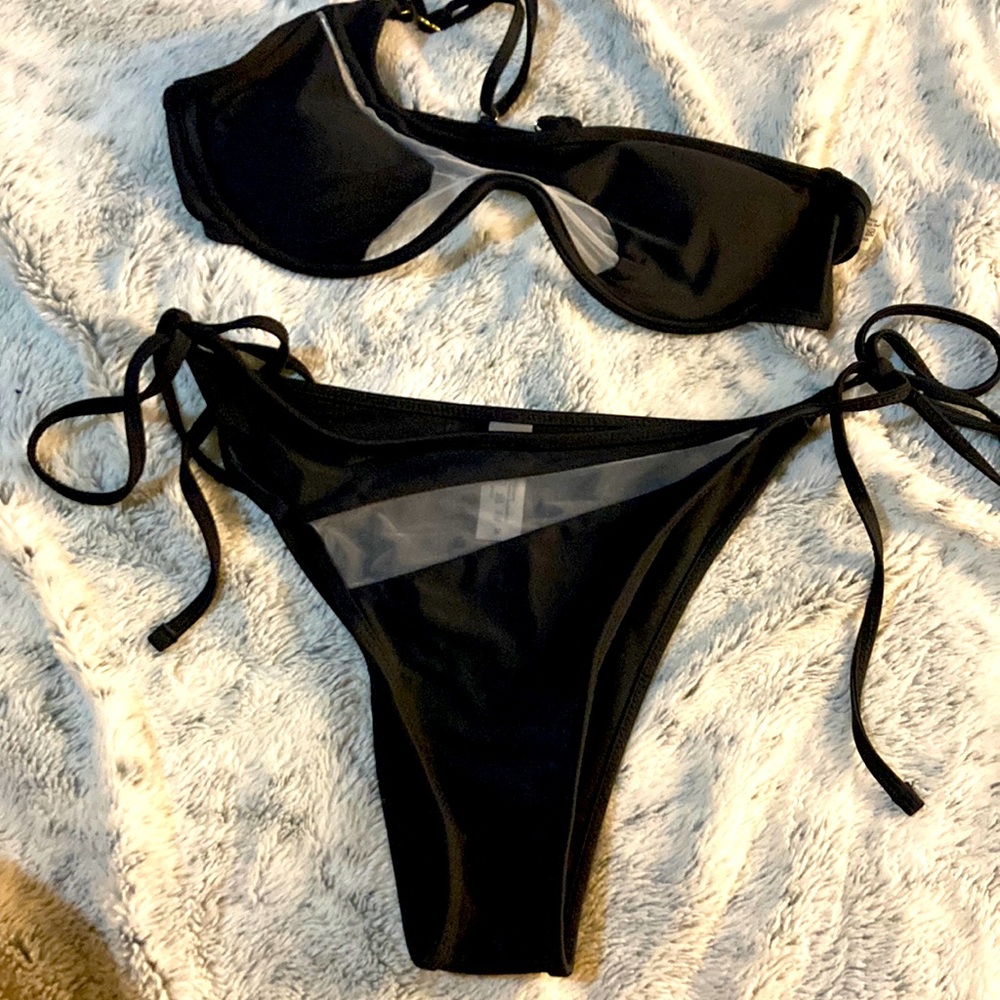 Black bikini